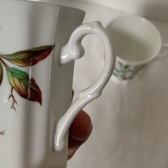 ROYAL GRAFTON | Set of 3 | Dogwood pattern. Bone China Mugs. - Picture 4 of 8